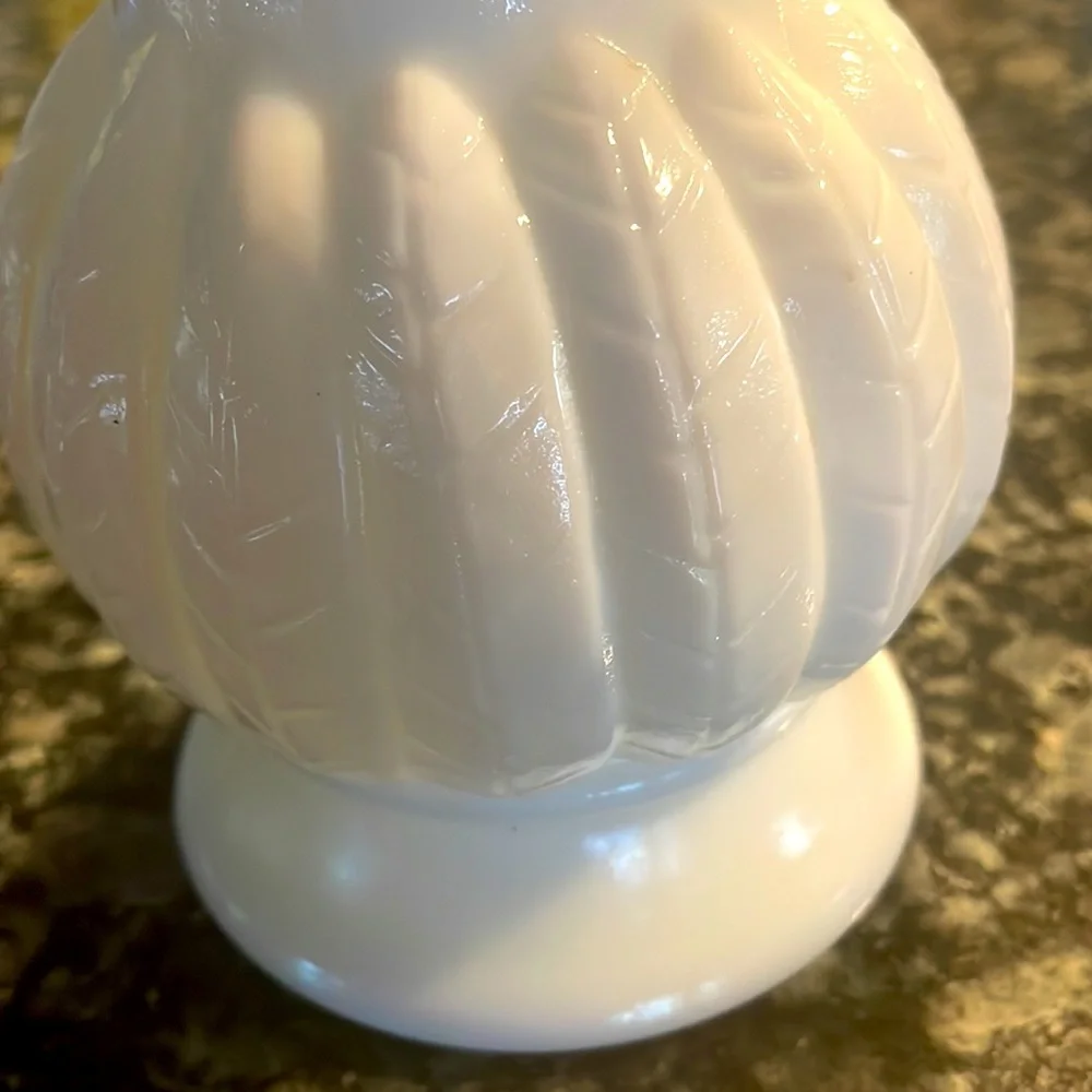 Vintage MCM Randall Milk Glass Feather Wheat Leaf Flower Vase White‎ Opaque 9